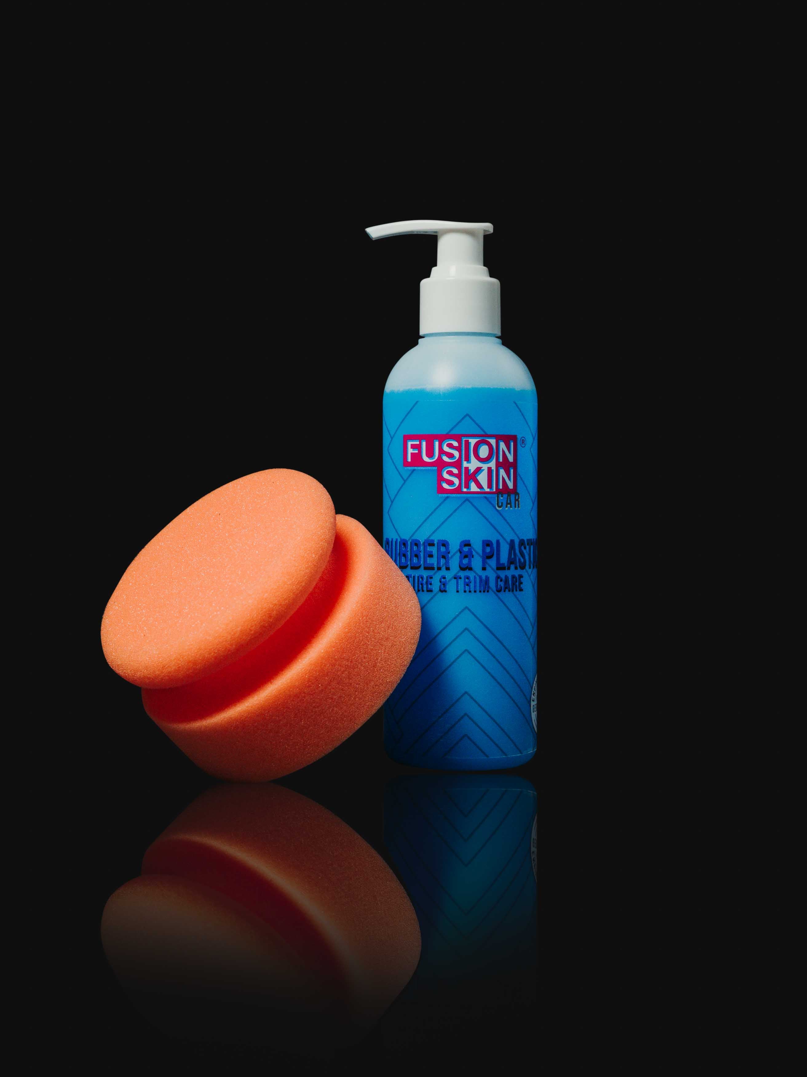 Reifen- & Kunststoffpflege Set – Rubber & Plastic + Detail Pad | Fusion Skin –  von Fusion Skin